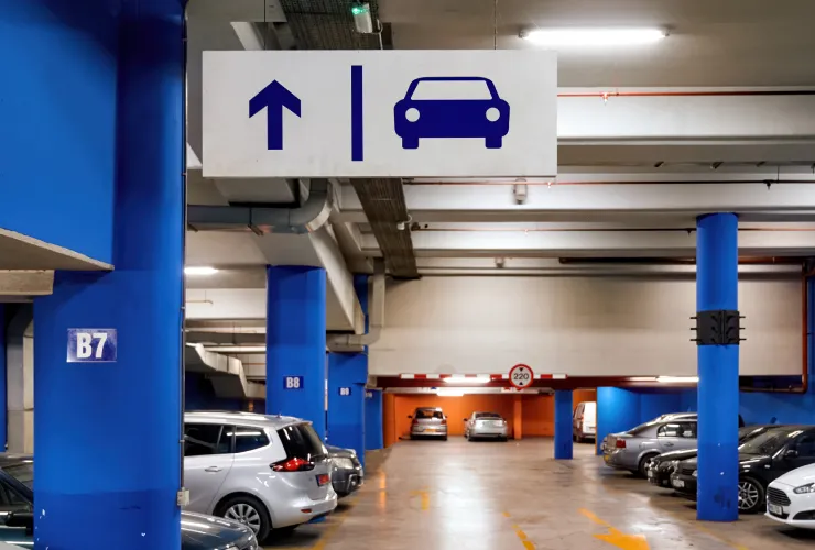 Parking management system for vehicle entry and payment tracking