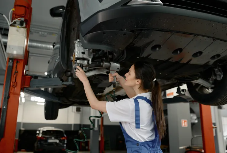 Vehicle repair management system for service jobs and spare parts